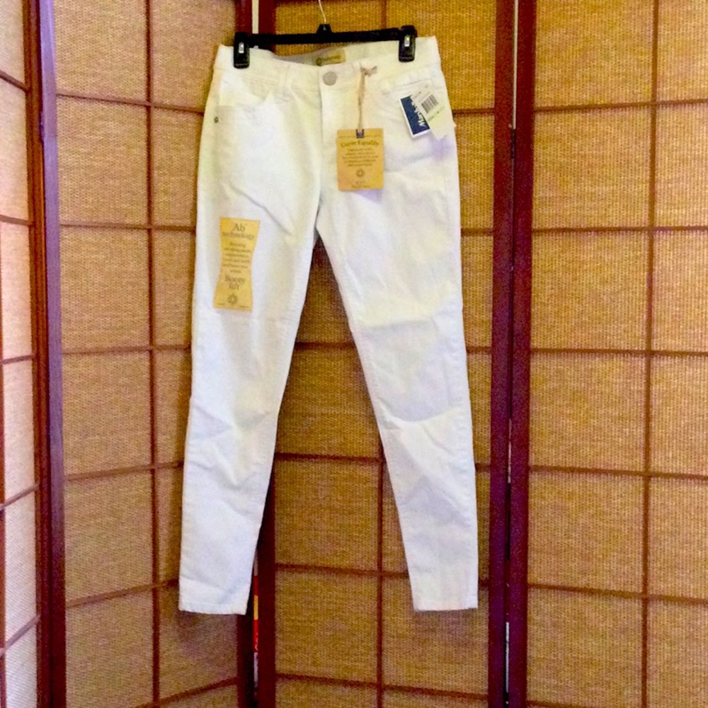Democracy Ab Technology Booty Lift White Jeans |Size 4 |Brand New with Tags